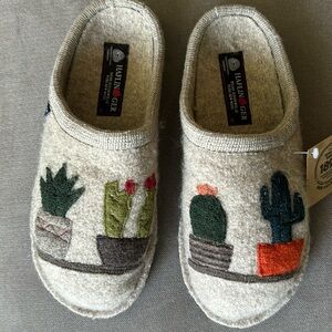 BRAND NEW, Haflinger slippers, with adorable succulent pattern, size 40, USA 9